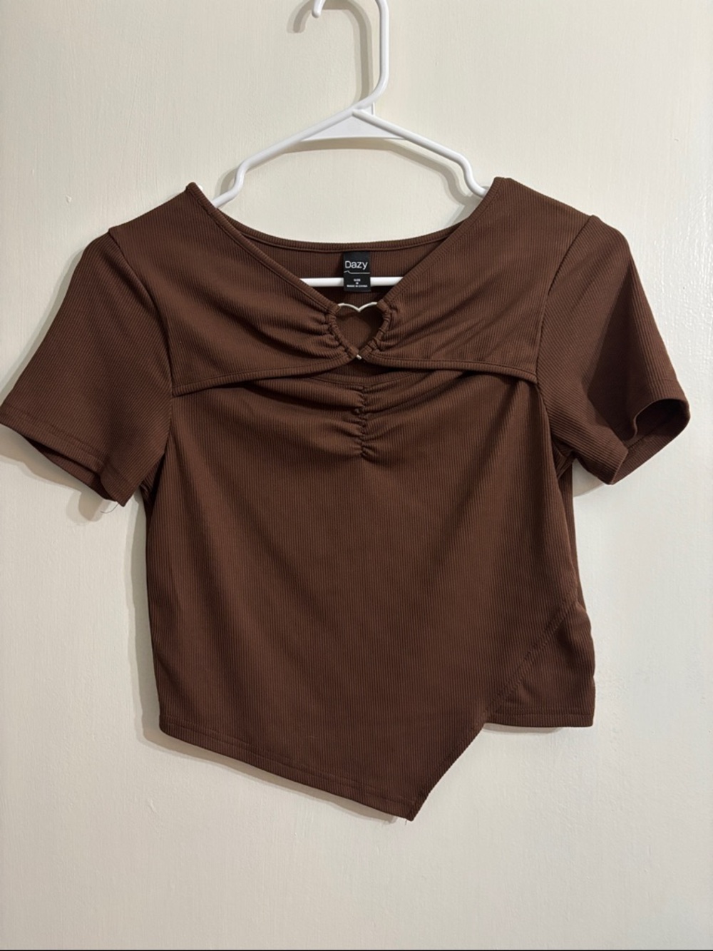 DAZY Brown Short-Sleeve Crop Top with Heart Ring Detail